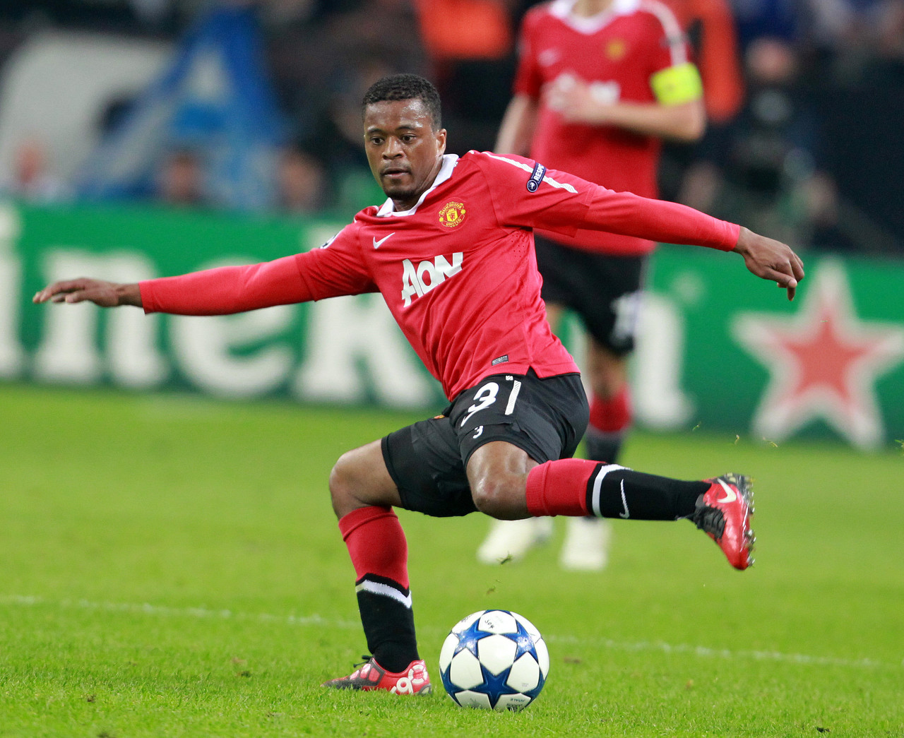 随着足球产 随着足球产